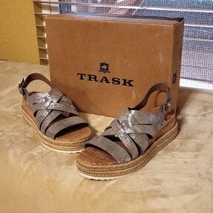 Trask Randi Pewter Metallic Sandals 9M